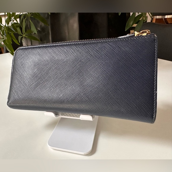 ❌SOLD❌EUC Salvatore Ferragamo Zip Wallet - Picture 12 of 12